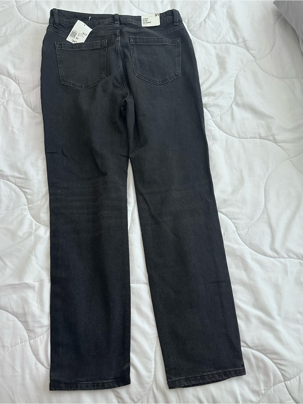 Forever 21 women’s Skinny Jeans - Black - Picture 2 of 8